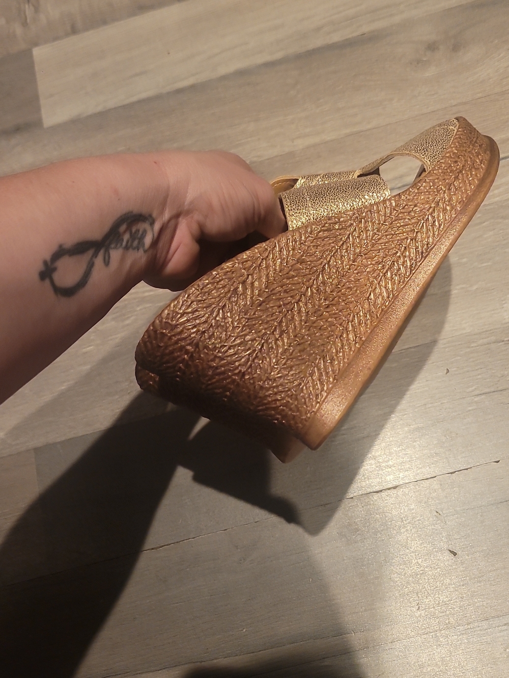 Tuscany by Easy Street Gold Wedge Slide Sandals Women Made In Italy Size 8 - Picture 5 of 5